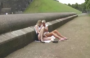 XXX Hai cô gái trẻ bị lạm dụng Phụ nữ
