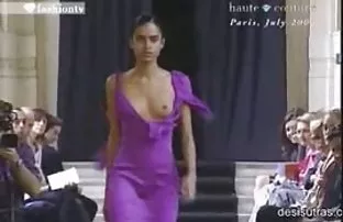 XXX Mẹ tuyệt vời đã đi trên con gái xinh đẹp