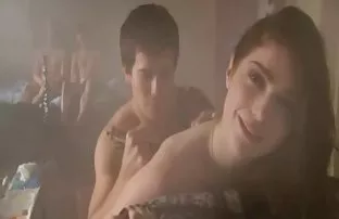 XXX Các cô gái trẻ mở thể truy cập vào các trở lại lối đi bạn trai của cô