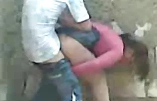 XXX Cô gái ra và cho thấy màu hồng