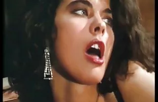 XXX Xé hai ngón, núm vú lỗ