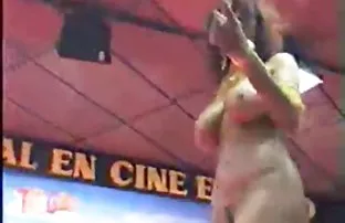 XXX Gõ màng cô gái trẻ trên giường