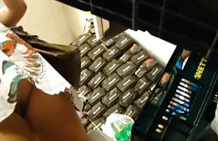 XXX Đồ chó cái, chia sẻ một ngọt với bạn gái trẻ của mình